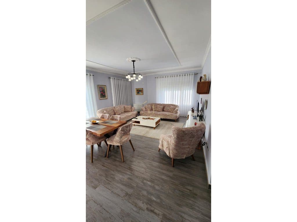 Apartament 3+1+2 Me Qira në Liqeni i Thatë, Tirana - 1500€ | 130 m²