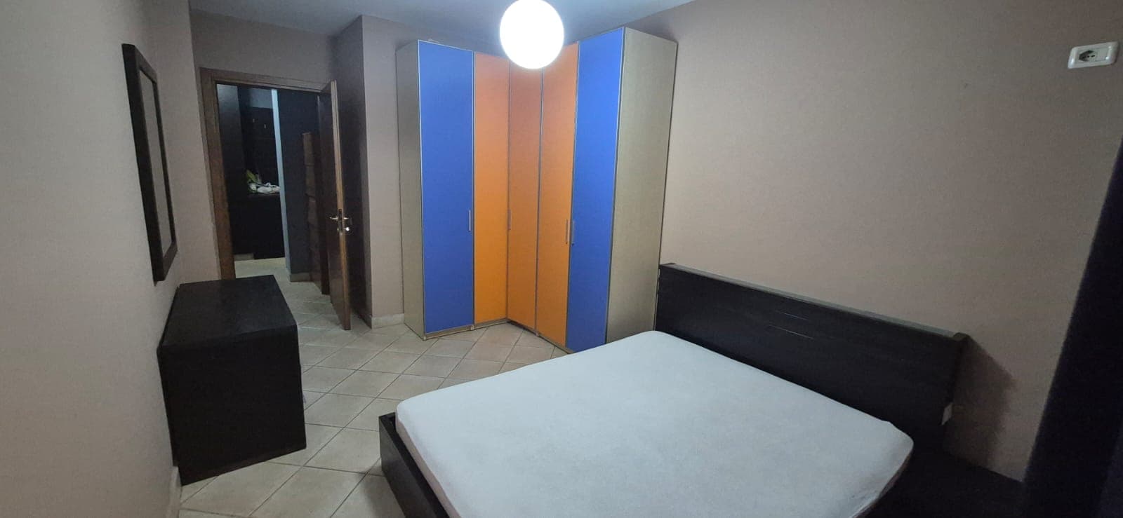 Jepet me qera apartamenti 2+1 te 21 Dhjetori