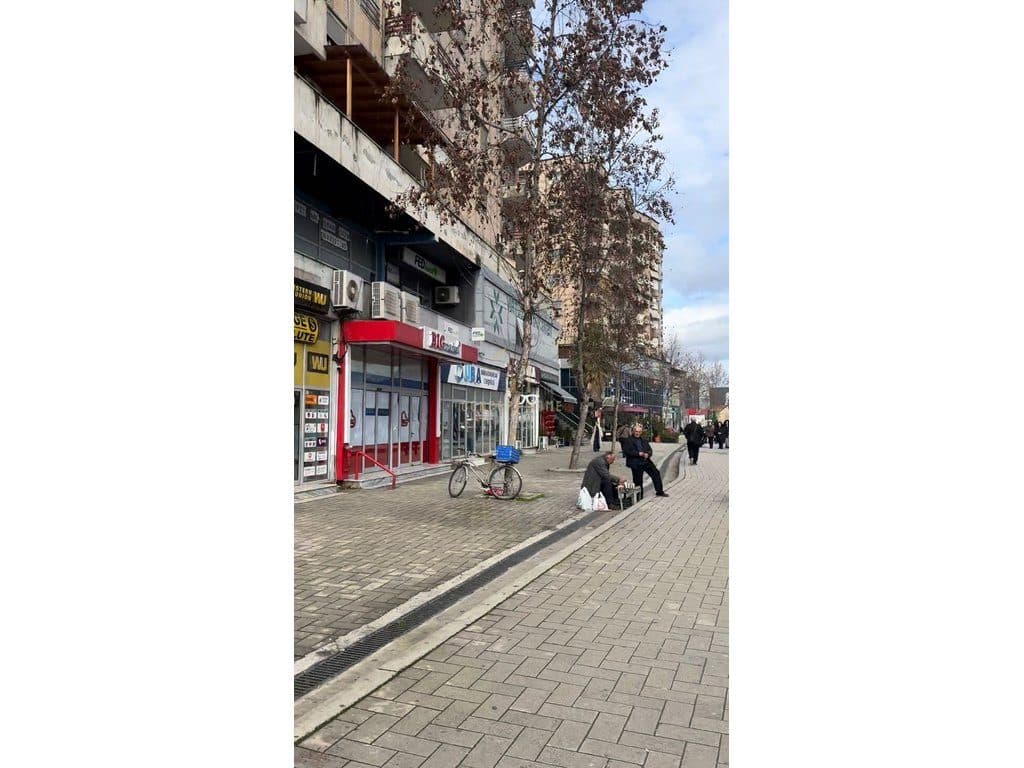 Shitet ambient Asir, Buze rruge kryesore.