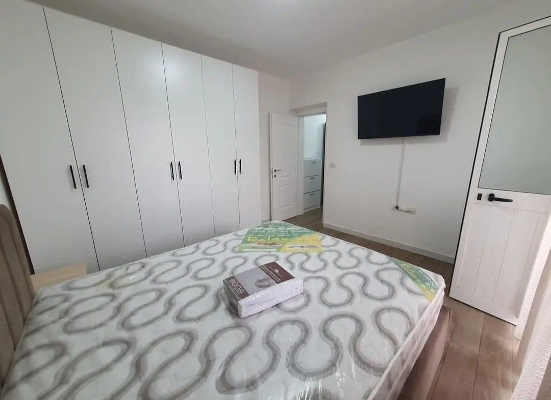 Jepet me qera apartament 1+1 tek Zogu i zi 2