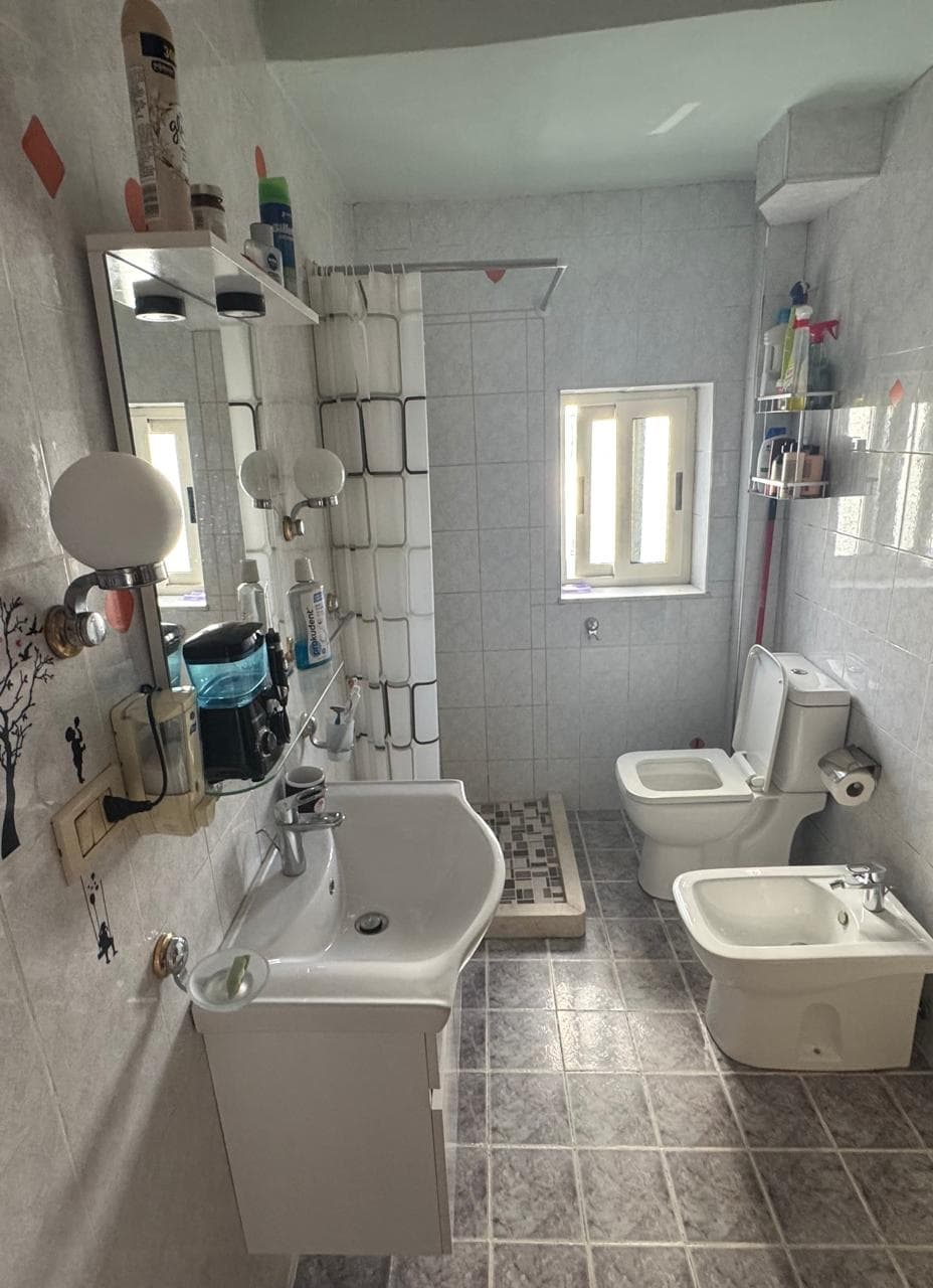 Shitet Apartament 2+1 ne Bllok 2