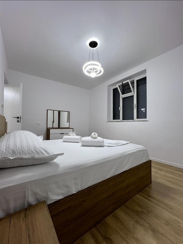 Shitet apartament 2+1 tek Rruga e Kavajes 4