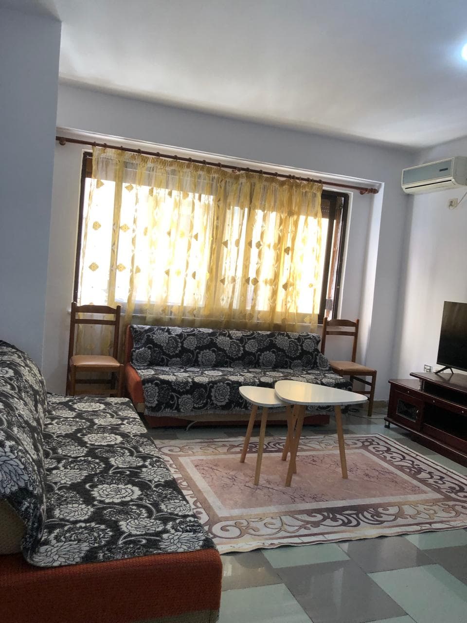 Jepet me qera apartament 1+1 TE Rruga Elbasanit 2