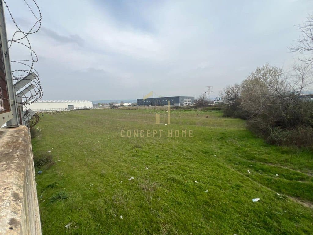 Shitet Toke Autostrada Tirane-Durres 2