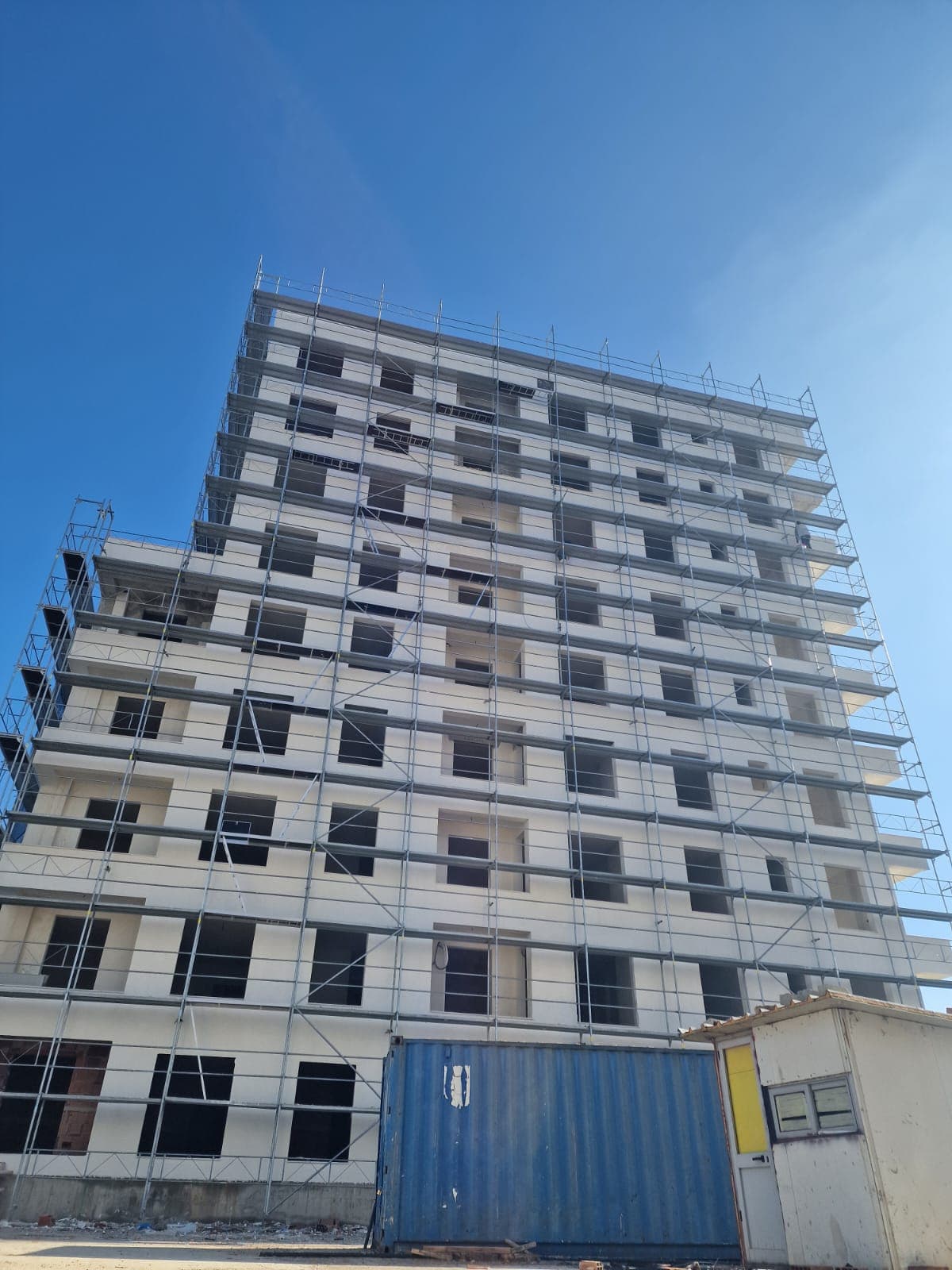 Shitet Apartament 1+1 ne Kamez 3