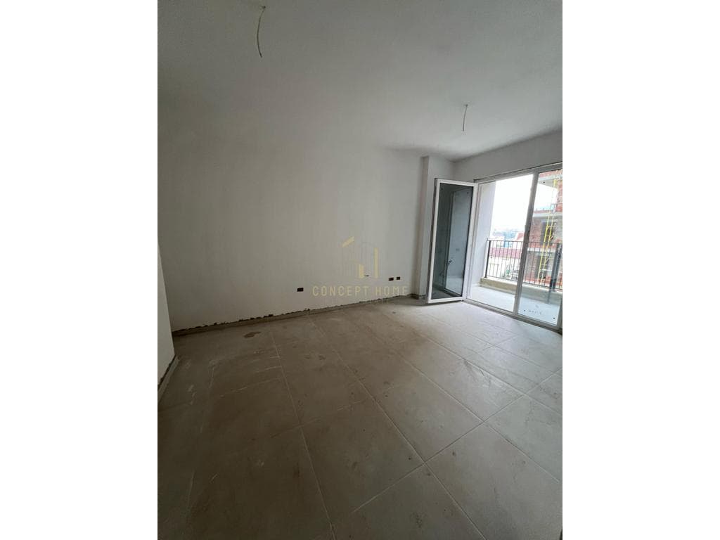 Shitet apartament 1+1 Univers City 4