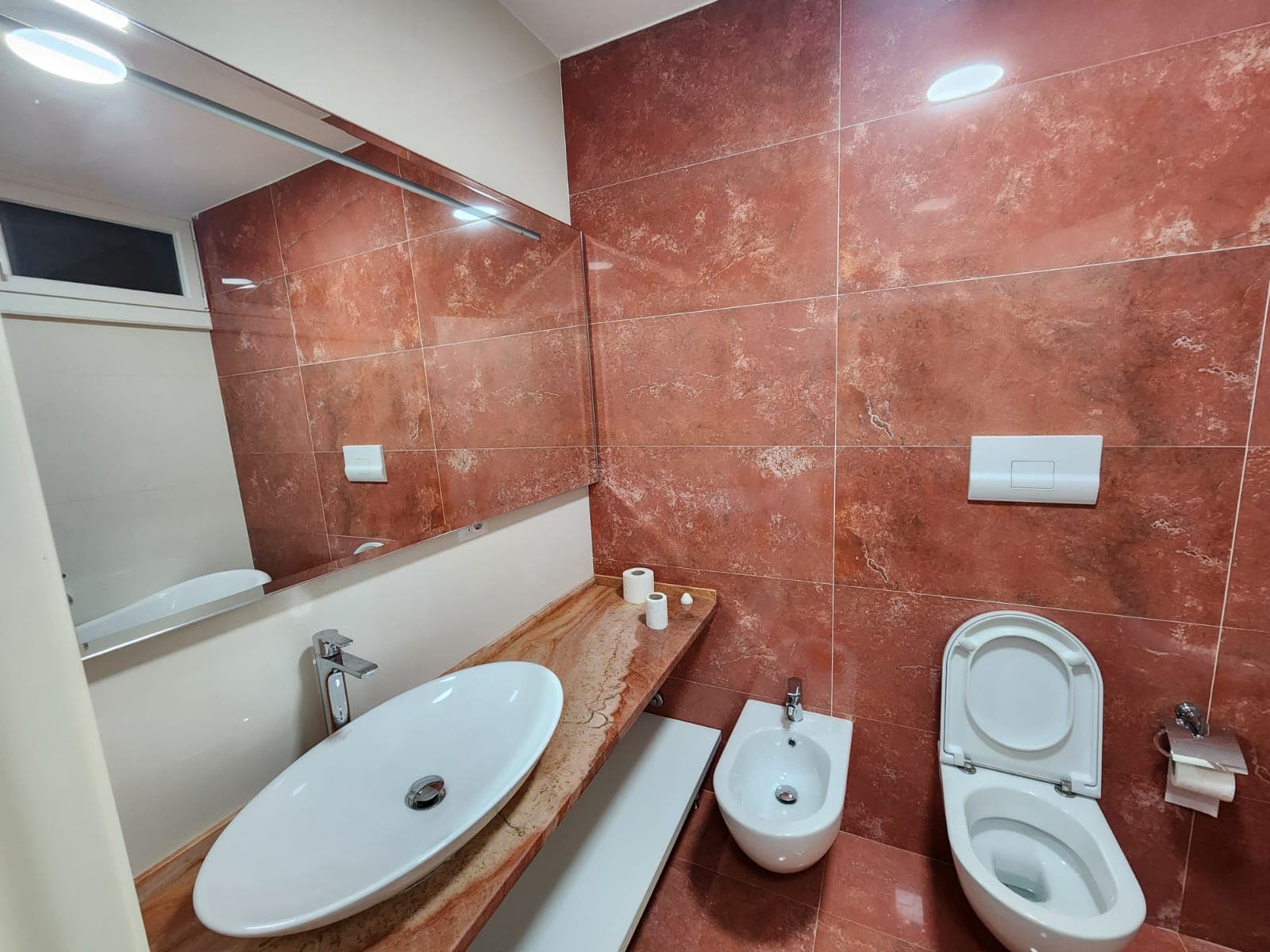 🏡 Vilë moderne me qira në Long Hill Residence, Lundër 3