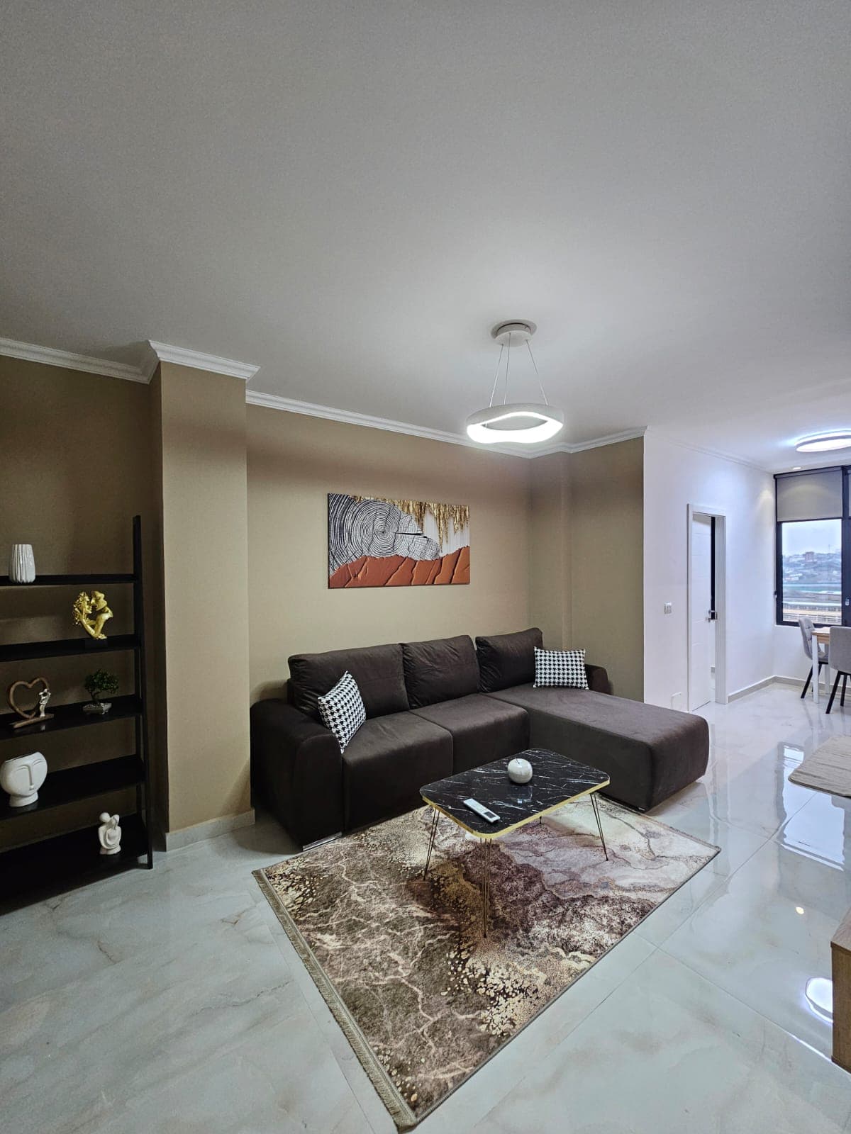 Jepet me qera Apartament 1+1 tek 5 Maji 2