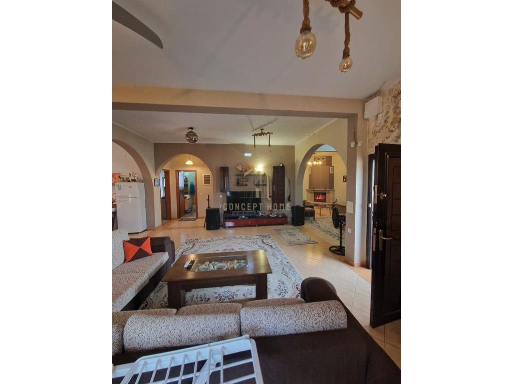 Shtëpi 2 kateshe Për Shitje prane ,Qendra Tregtare QTU,Univers City - 280,000€ | 230 m² 2