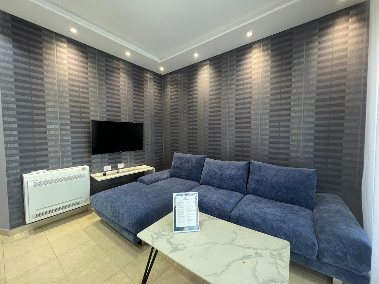 Shitet apartament 2+1+2 poste parkimi ne Hamallaj.