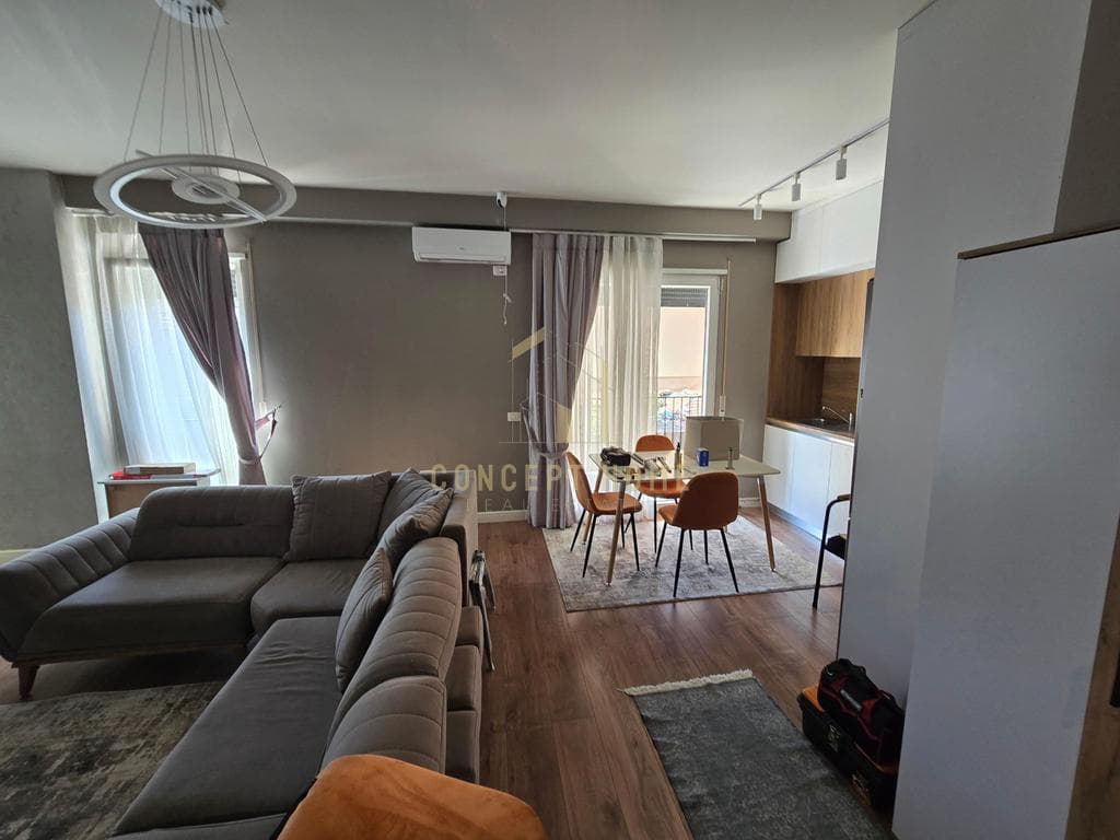 Jepet me qera apartament 1+1 ne Qender