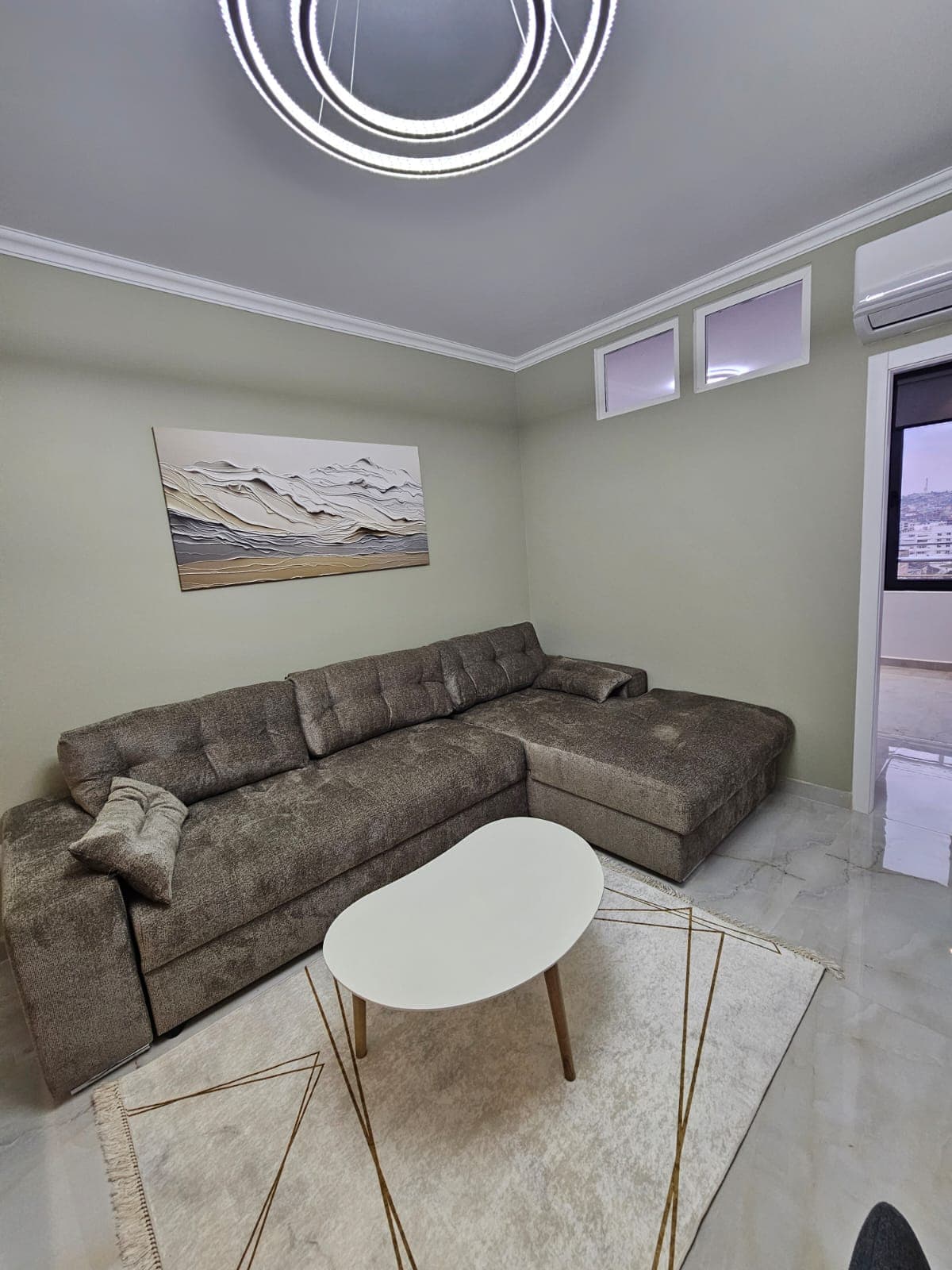 Jepet me qera Apartament 1+1 tek 5 Maji 3
