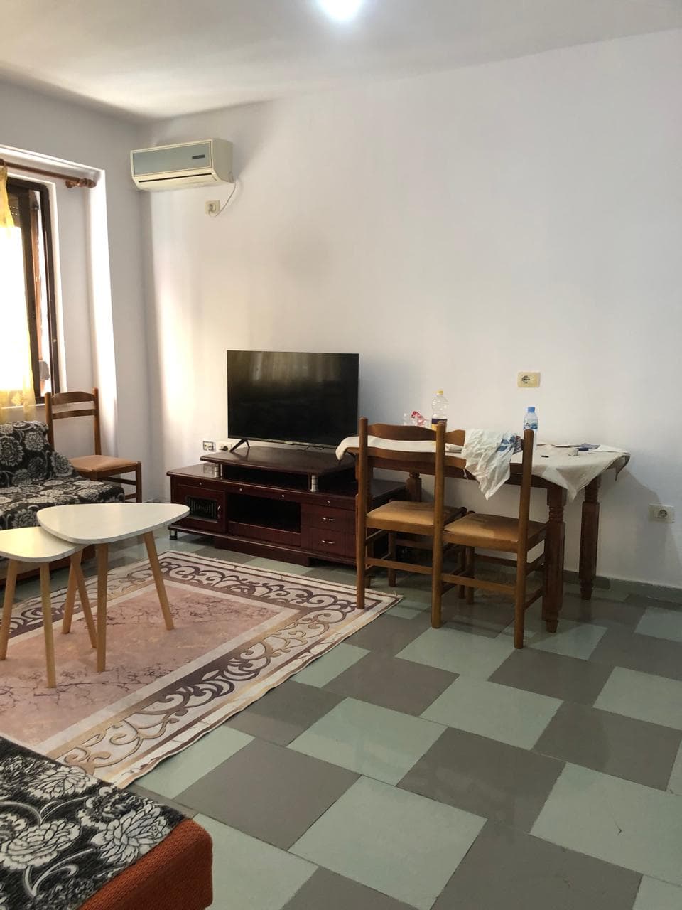 Jepet me qera apartament 1+1 TE Rruga Elbasanit 3