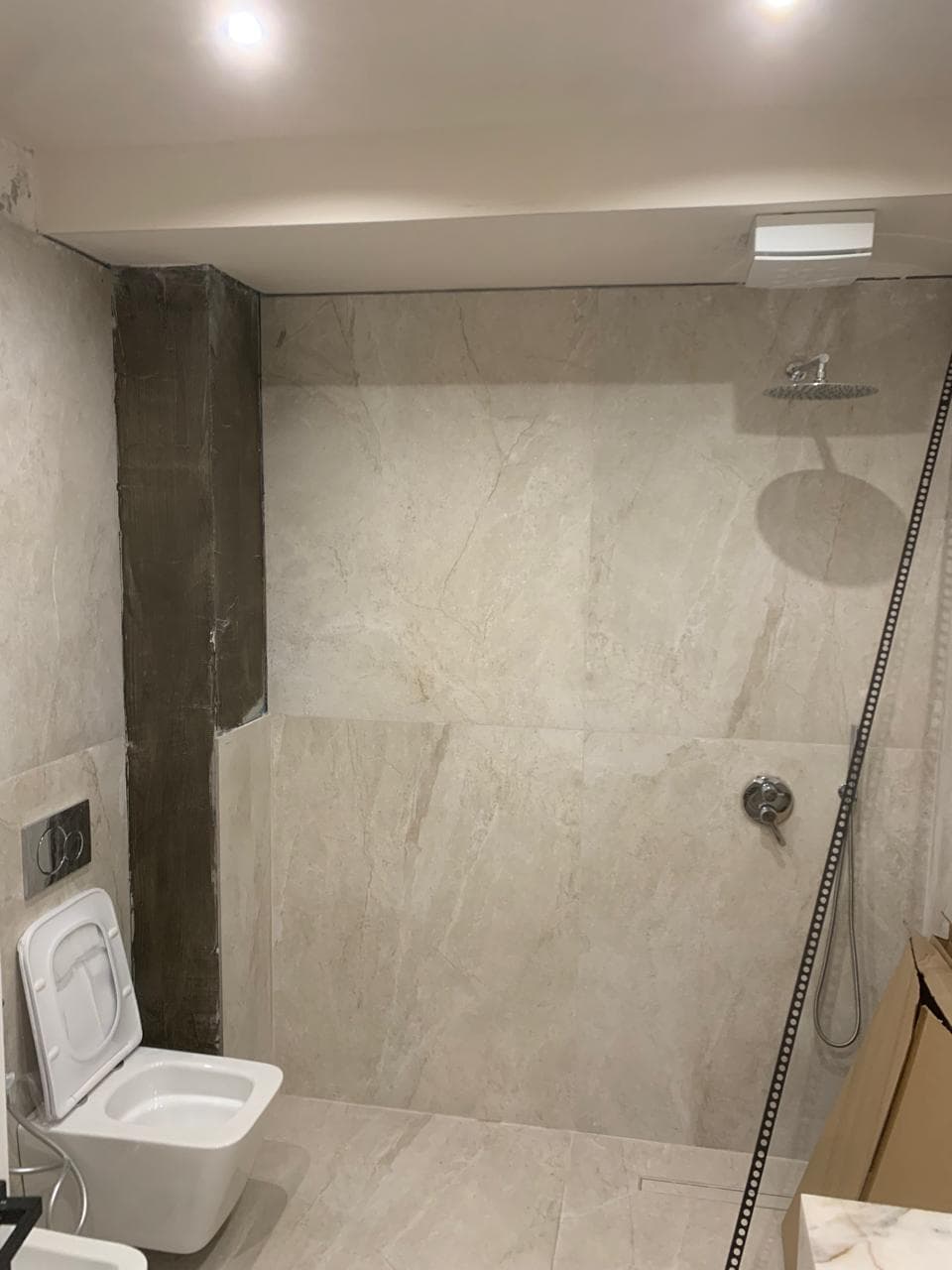 Jepet me qera apartament 3+1+3 tek Kristal Center 4
