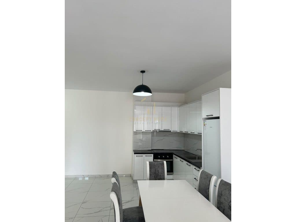 Jepet me qera apartament 1+1 ne Kamez