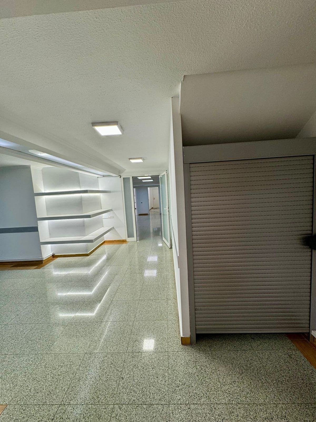 Jepet me qera Ambient tek Rruga e Kavajes 3