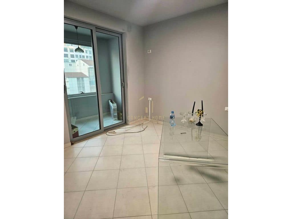 Shitet apartament 2+1+2 Zogu i Zi