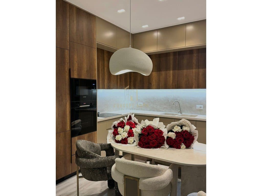 Jepet me qera apartament 2+1+P ne 5 Maj 3