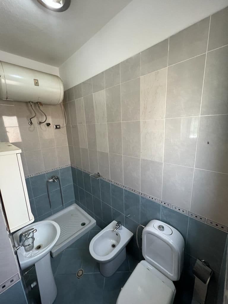 Jepet me qera apartament 3+2+2 4