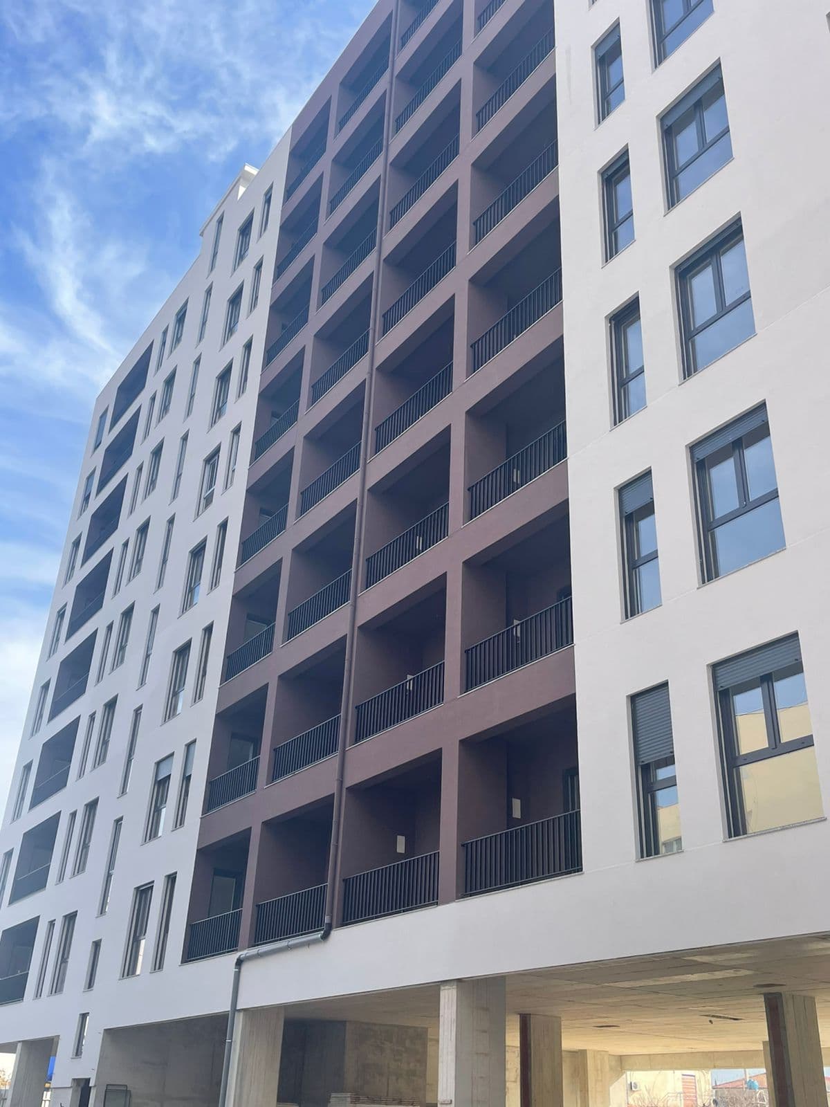 Shitet apartament 3+1 ne Kamez