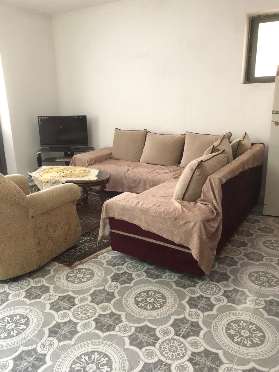 Jepet me qera shtepi private 2+1 Mbrapa Fakultetit Mjeksise 2