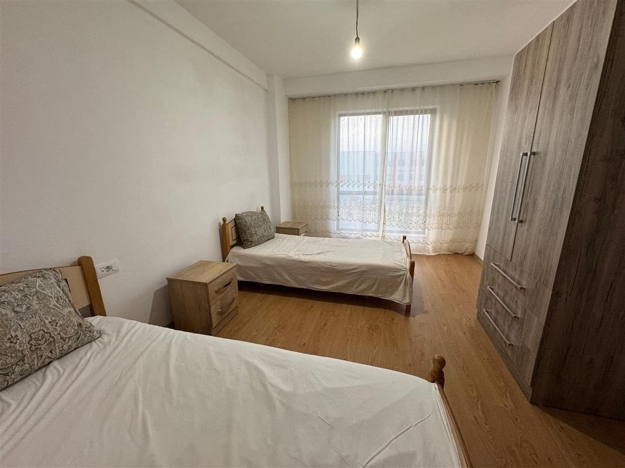 Jepet me qera apartament 3+1 ne 5 Maj 2