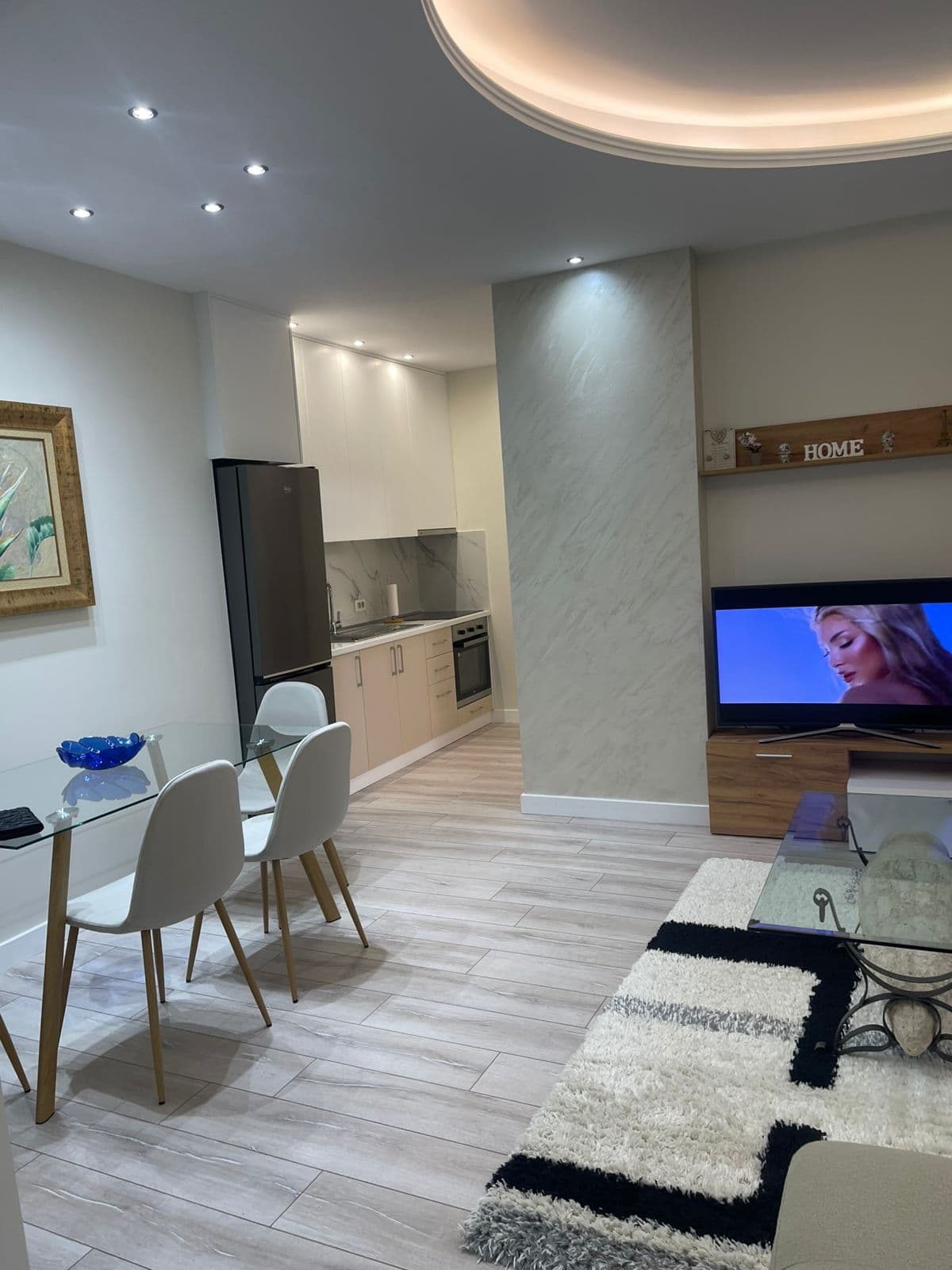 Jepet me qera apartament 1+1 tek Rruga e Kosovareve