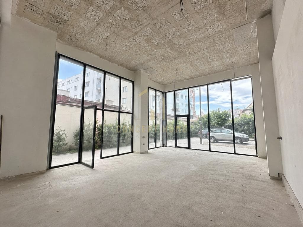 Dyqan në Shitje në Yzberisht, Tiranë - 412.500€ | 75 m²