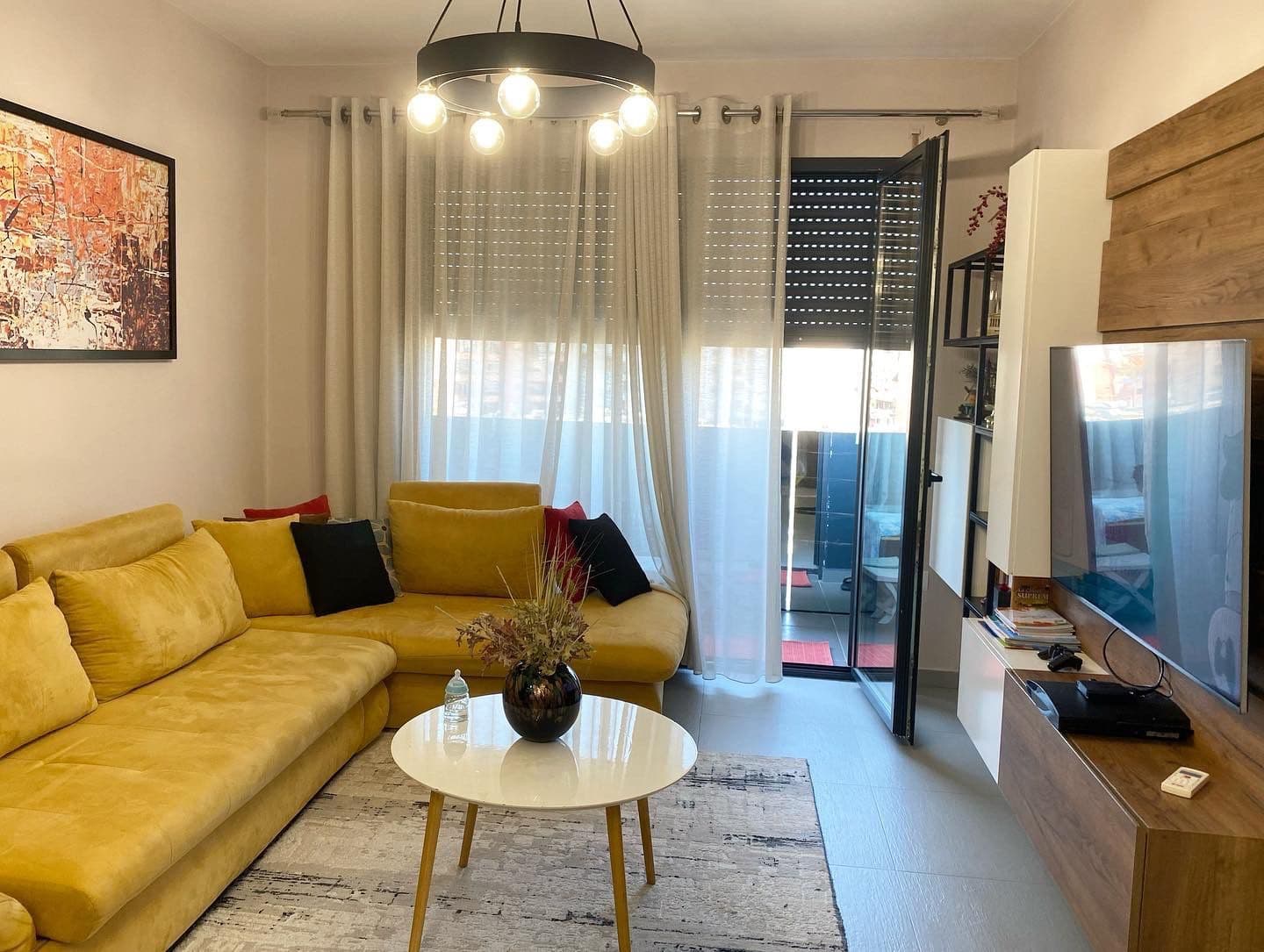 Jepet me qera apartament 1+1 tek Stadiumi Dinamo