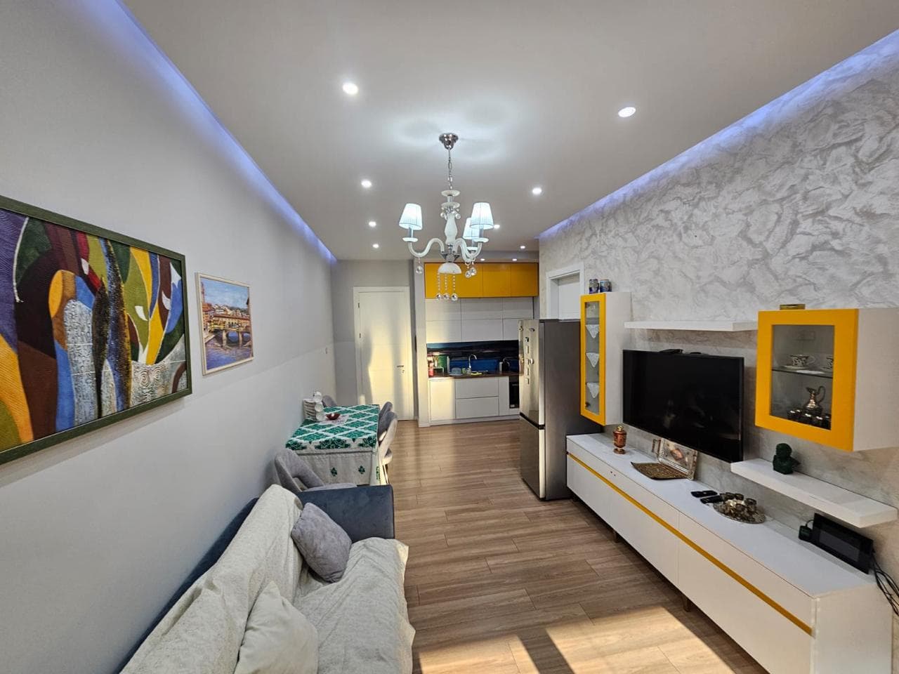 Jepet me qera Apartament 1+1 tek Kompleksi Delijorgj / 1000 euro 3