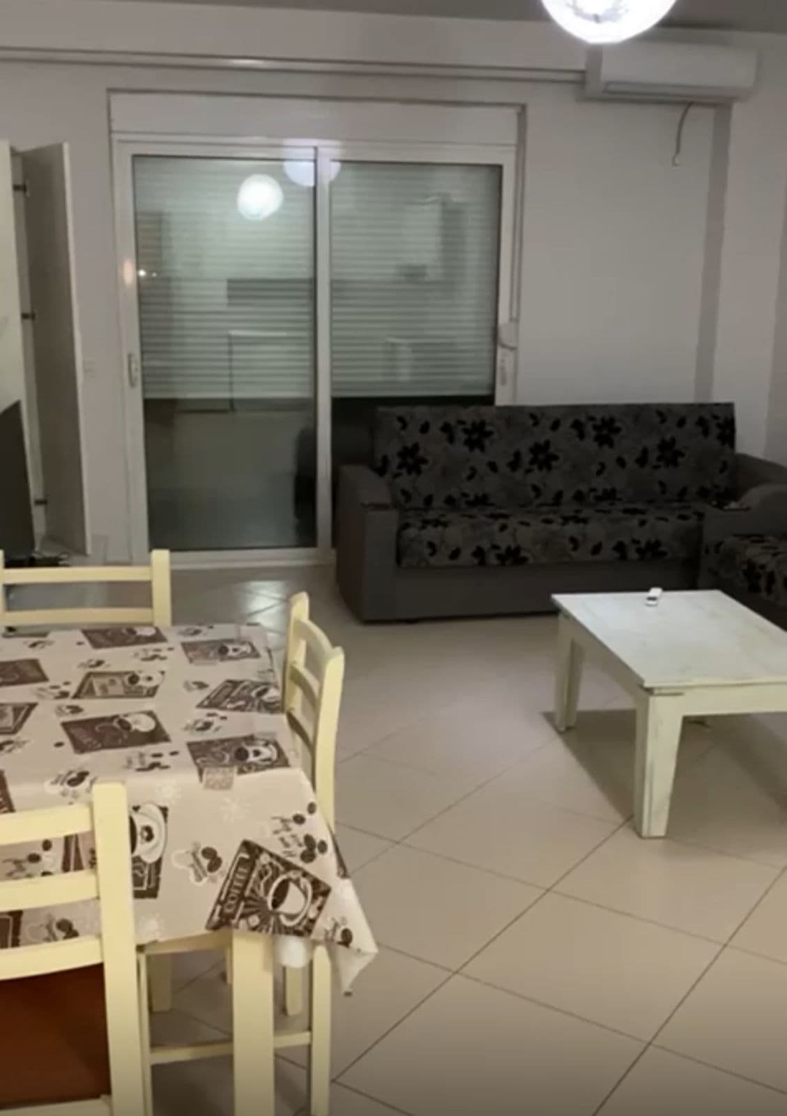 Jepet me qera Apartamenti 2+1 , ne Selite