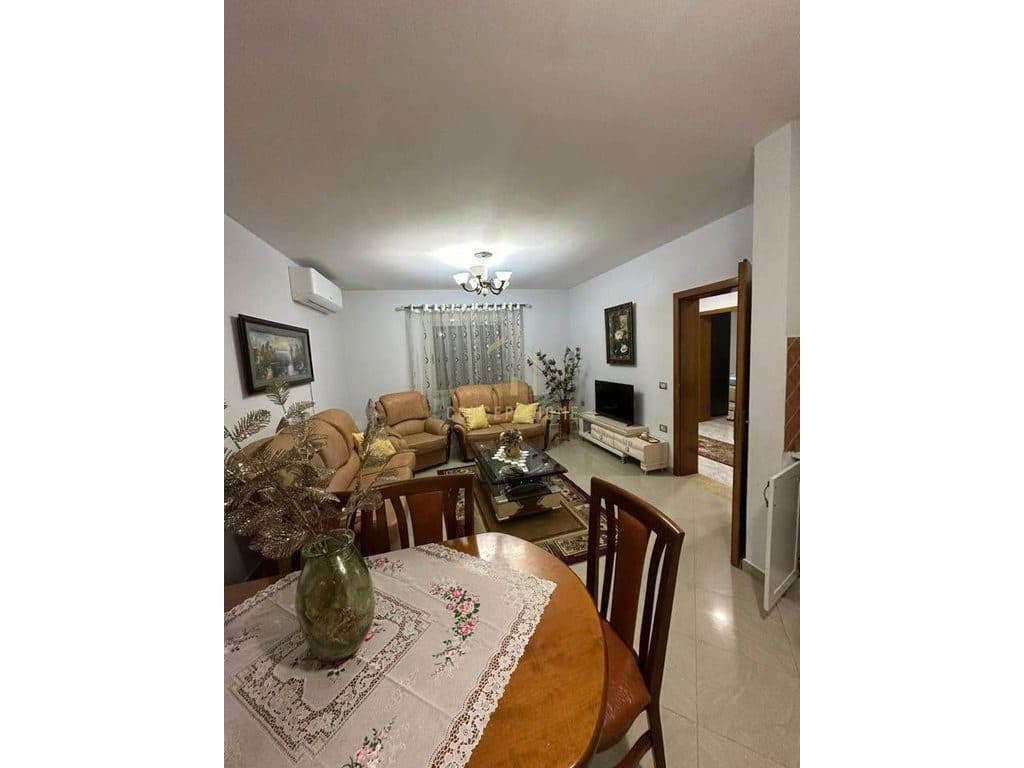 Jepet me qera apartament 2+1 tek Bulevardi i ri
