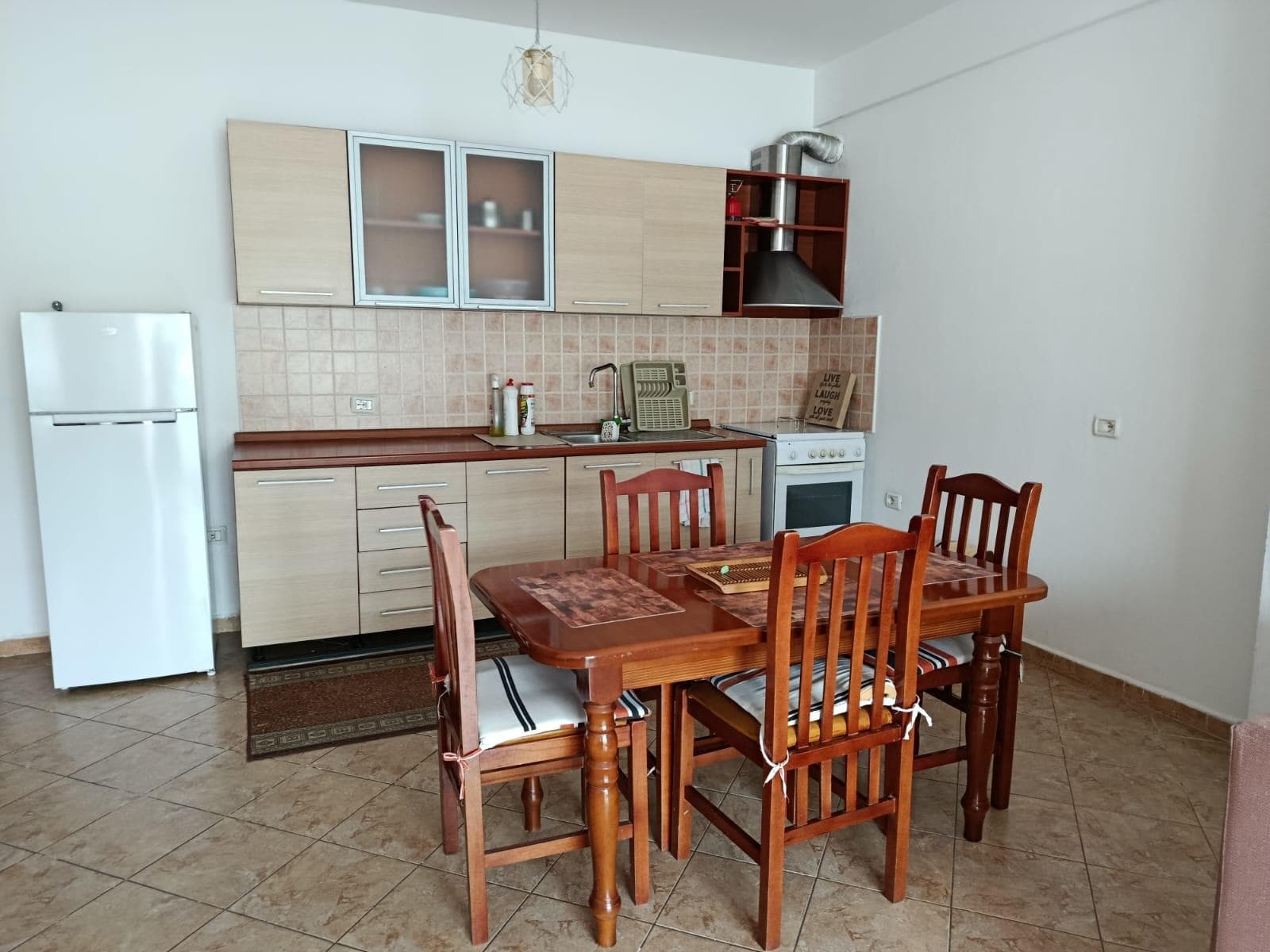 Jepet apartament me qera Tirane 1+1 te Selvia 2