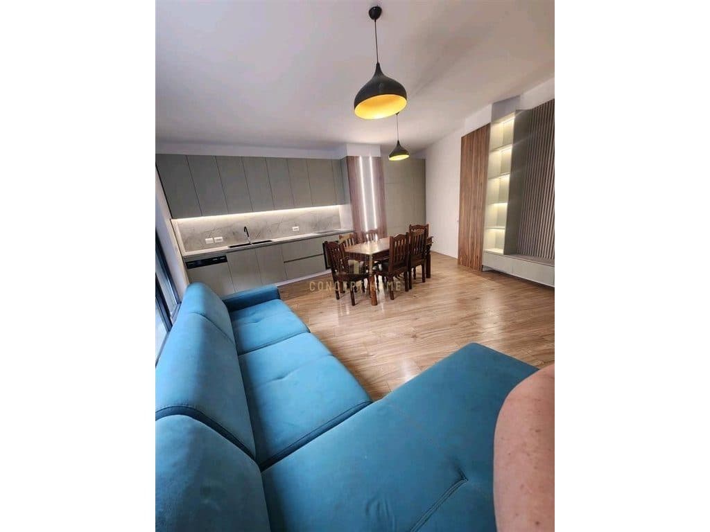 Jepet me qera Apartament 2+1+2 tek Kopshti Zoologjik.