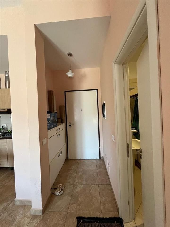 Jepet apartment me qera 2+1 tek Kodra e Diellit 3