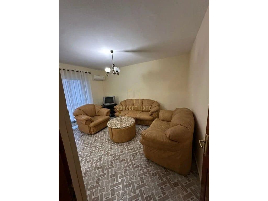 Jepet me qera apartament 2+1 tek Bulevardi Zogu i Pare. 4