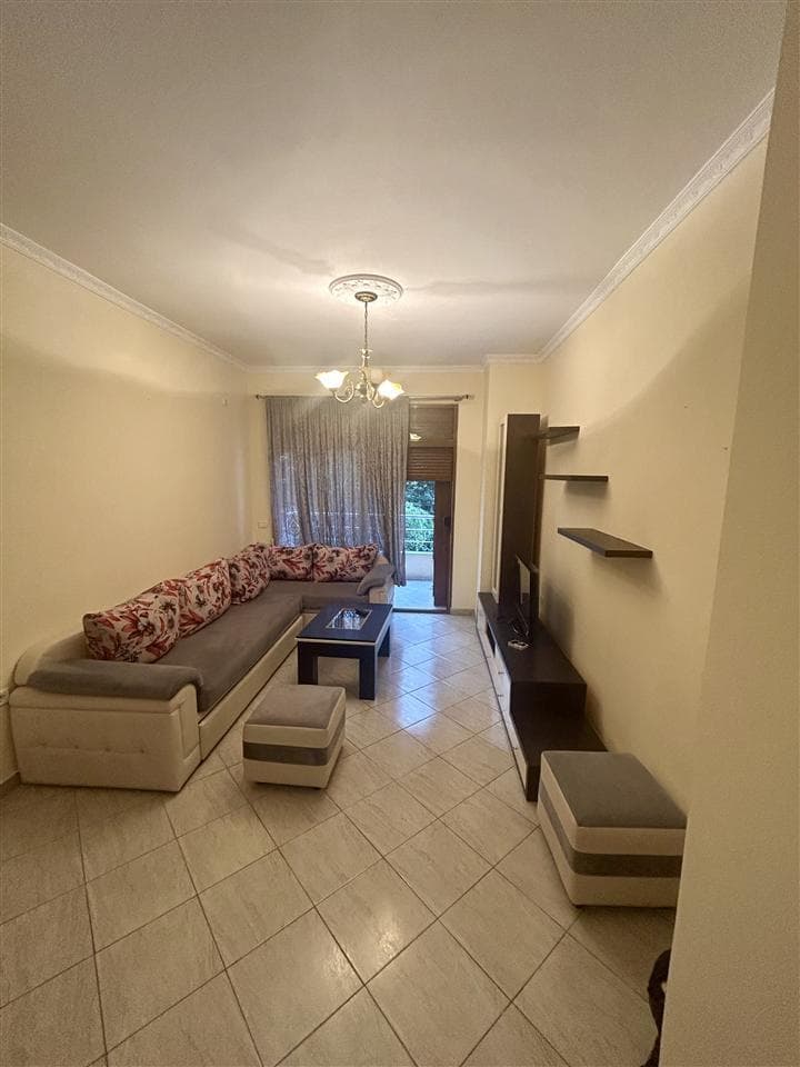 Shitet apartament 1+1 ne Yzberisht