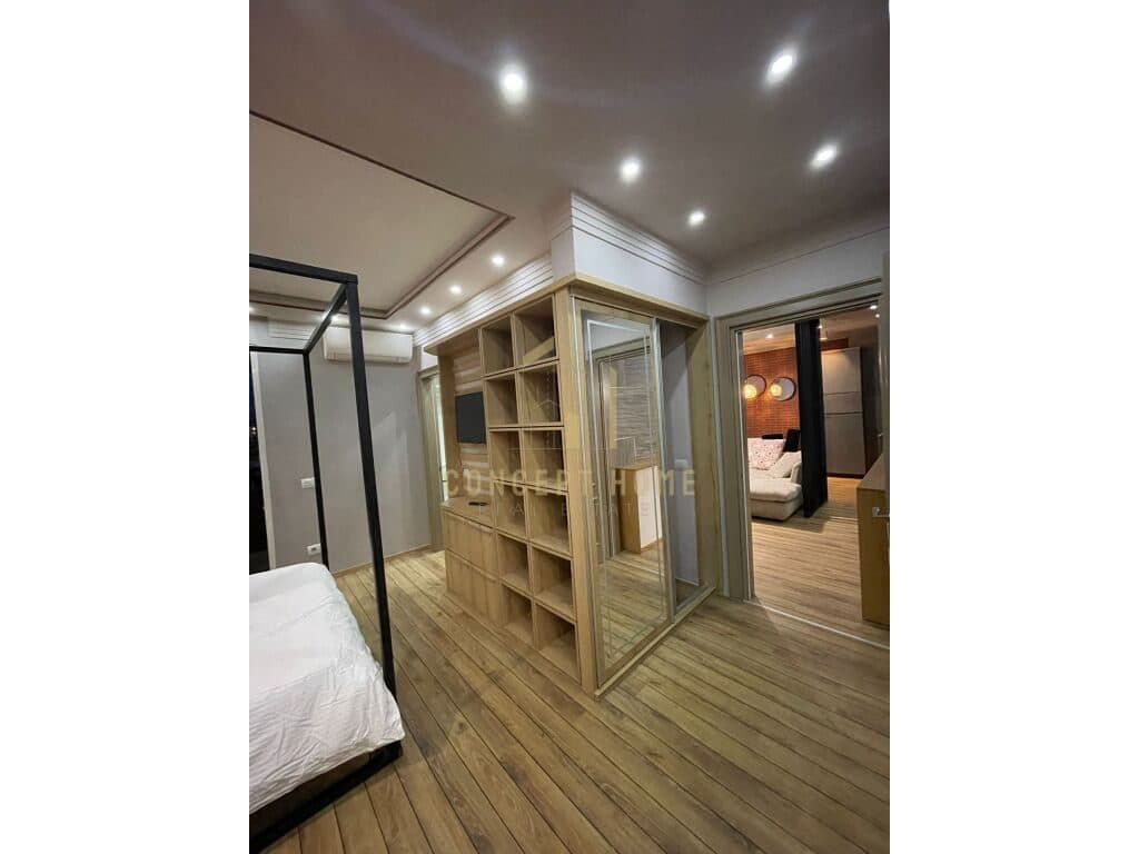Jepet me qera Apartament 2+1+2 ne Qender 2