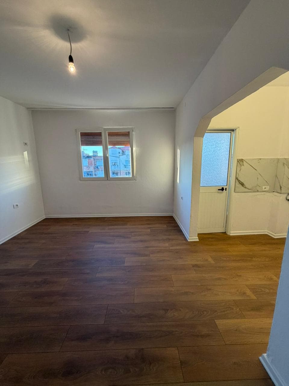 Shitet apartament 1+1 tek Pediatria
