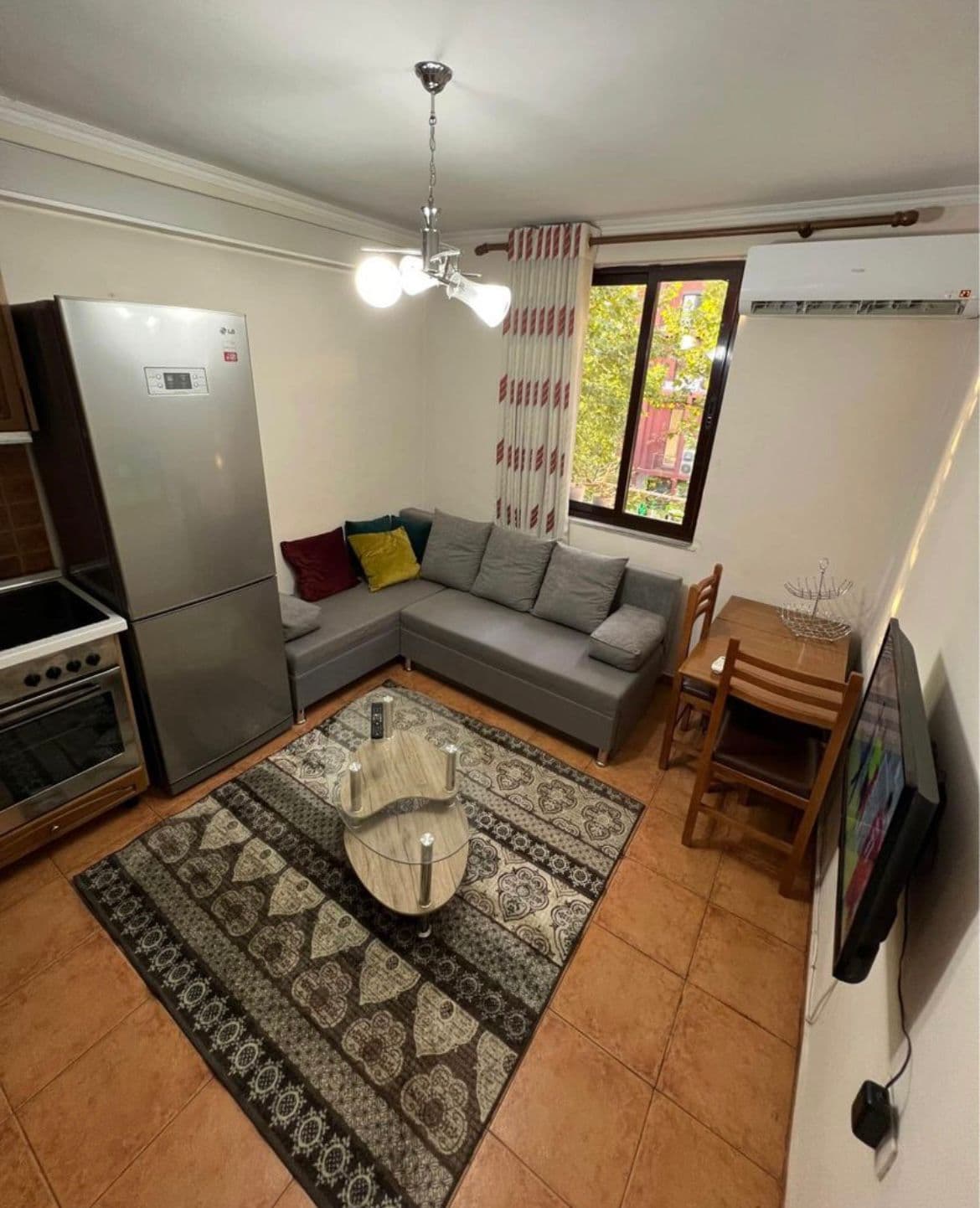 ?Jepet me qera apartament 1+1 tek "21 Dhjetori" 2