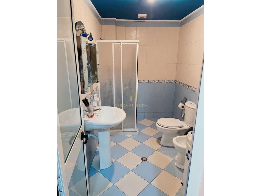 Shitet Apartament 1+1 ne Golem 4