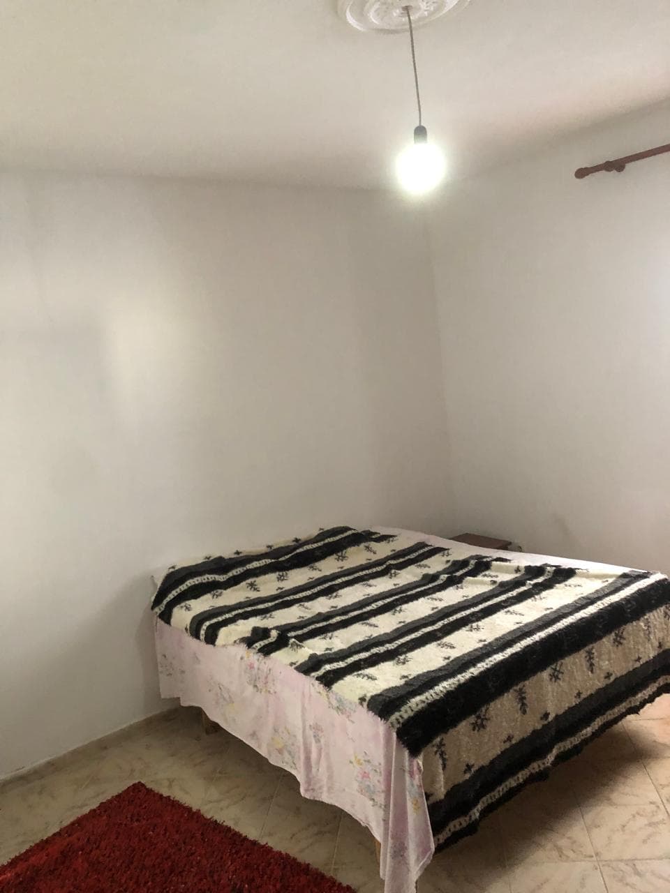 Jepet me qera shtepi private 2+1 Mbrapa Fakultetit Mjeksise 3