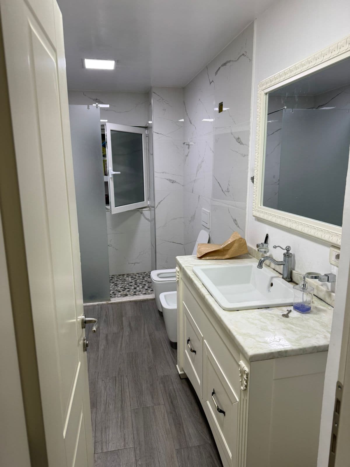 Jepet me qera Apartament 3+1+2 ne Bllok 3