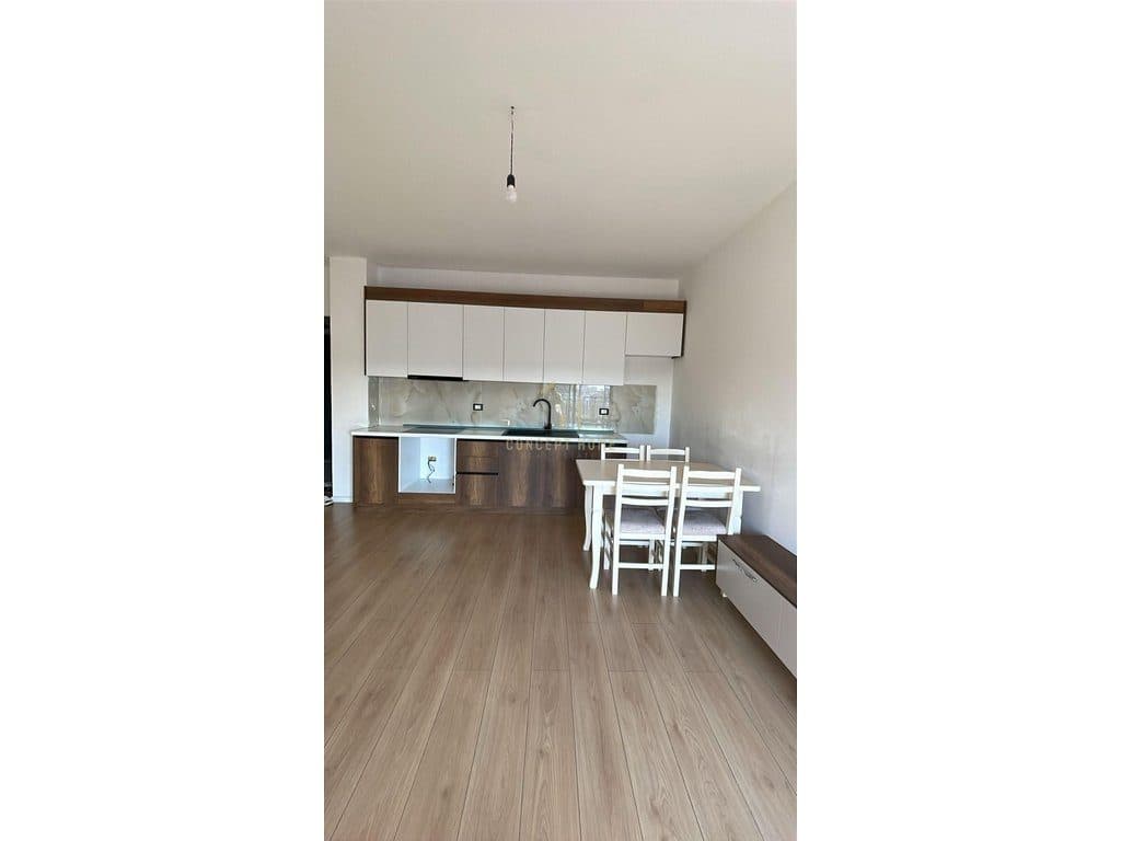 Jepet me qera apartament 1+1 tek 4
