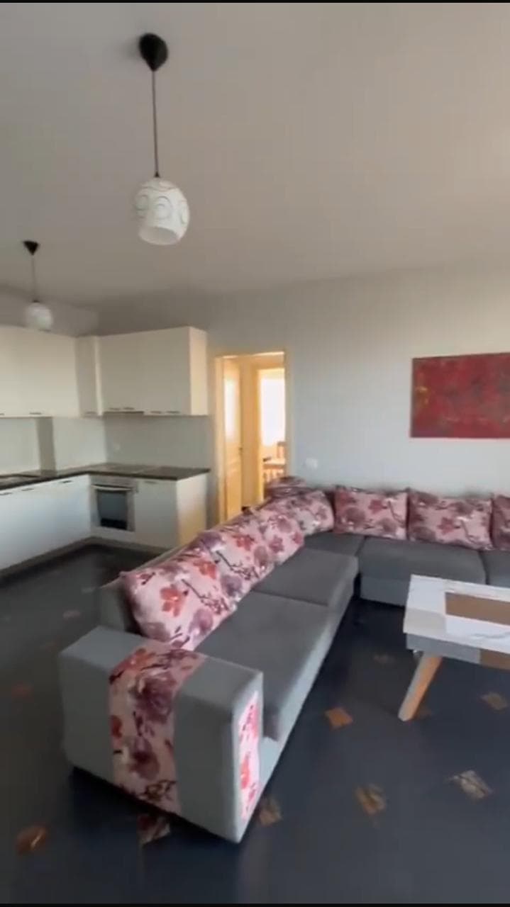 Jepet me qera shtepi 2+1+2Te Casa Italia.