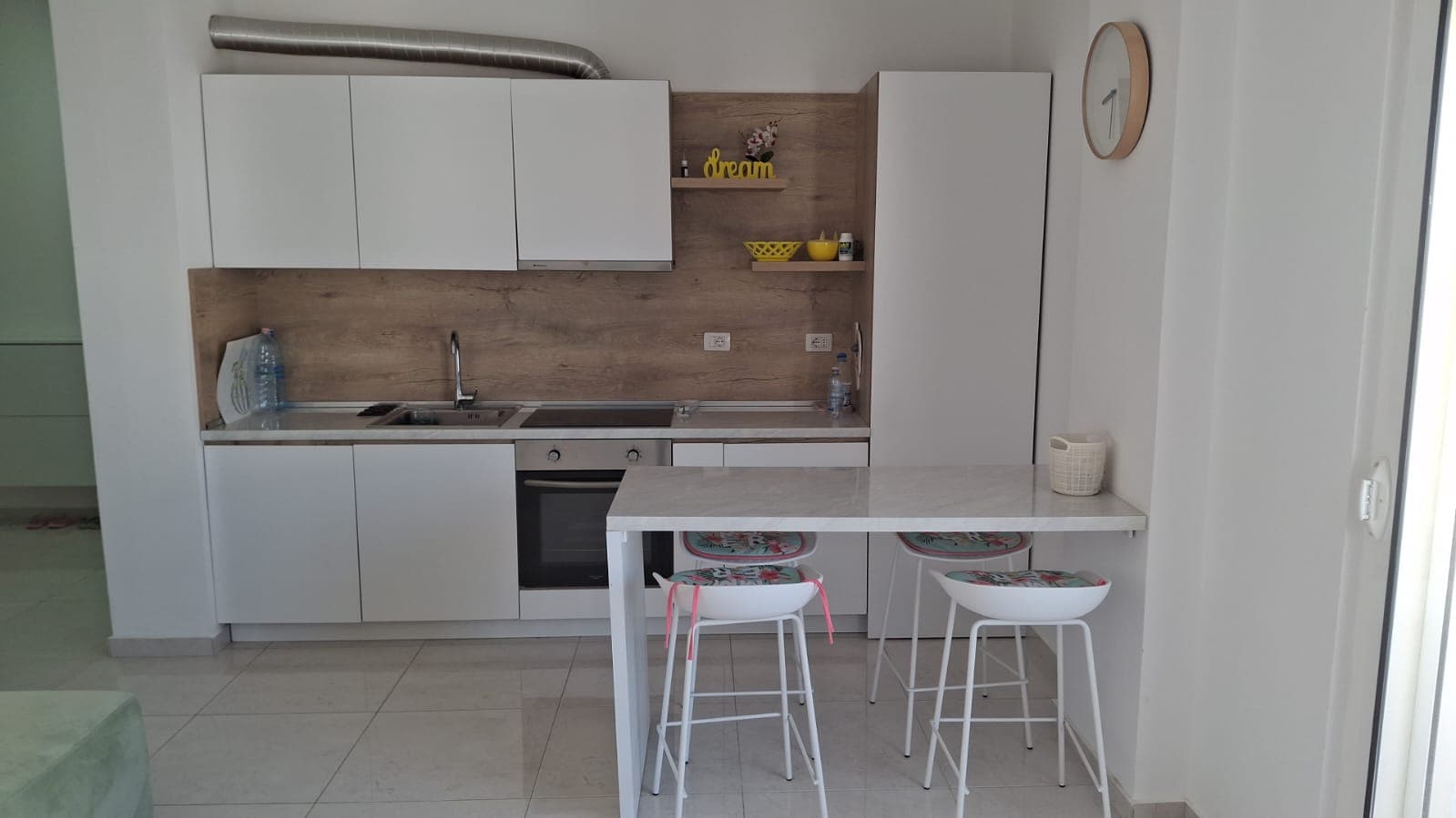 SHITET APARTAMENT ME PAMJE NGA DETI NE QERRET 4