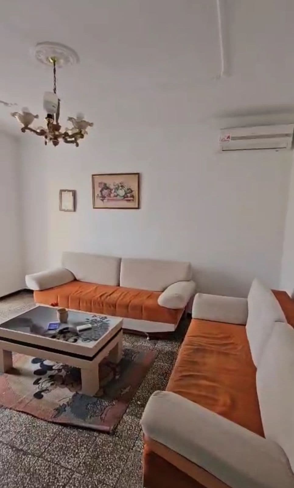 Shitet Apartament 1+1 Tek Pazari i Ri
