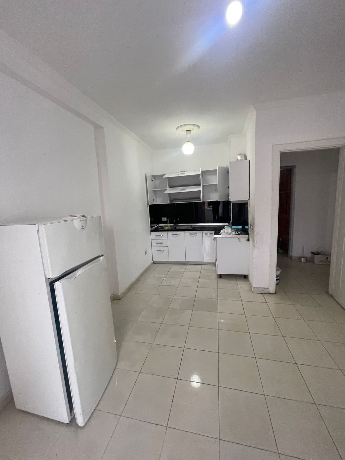 Shitet apartament 2+1 ne Yzberisht.