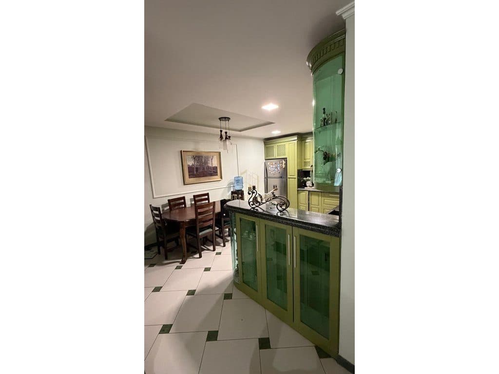 Jepet me qera Apartament 3+1+2 poste parkimi tek 4