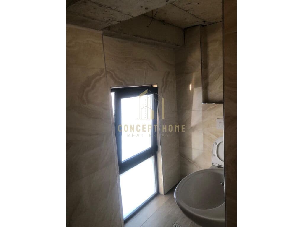 Jepet ambjent biznesi me qera tek Pazari Ri-800 euro/muaji